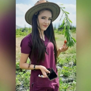 Tülay - Tarih öğretmeni - 