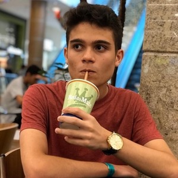 Lucas - Professor de Biologia - Colônia Santo Antônio