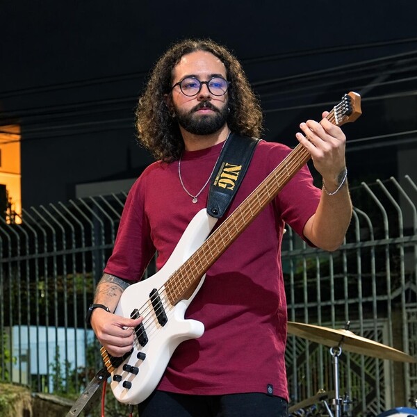 Vitor - Professor de baixo - Jardim Oriental