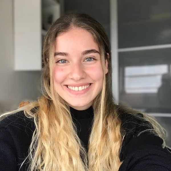 Clara - Prof de matemática - Maia