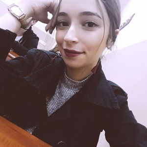 Özge Umut - Tarih öğretmeni - 