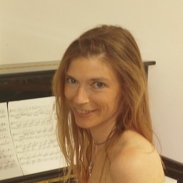 Lilly - Prof de piano - Bruges