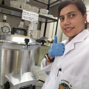 Diana - profesor de biología molecular - Bogotá