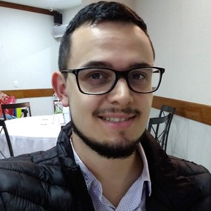 Lucas - Professor de química - Curitiba