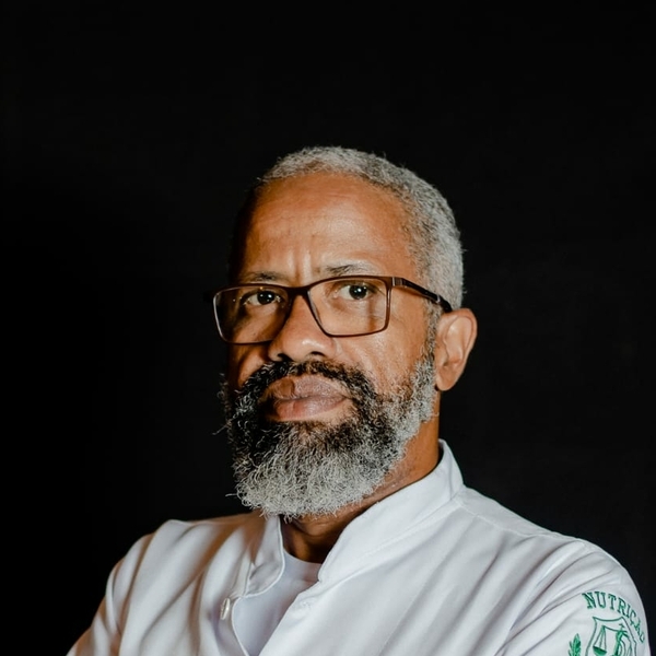 Isaías - Professor de nutrição - 