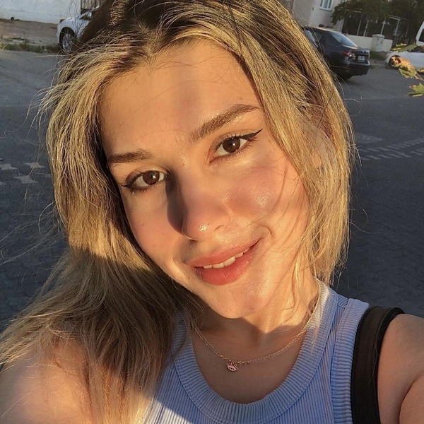 Gizem - İspanyolca öğretmeni - 