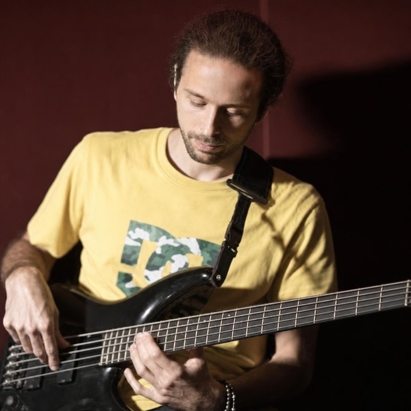 Ivan - Prof de basse - Paris 18e