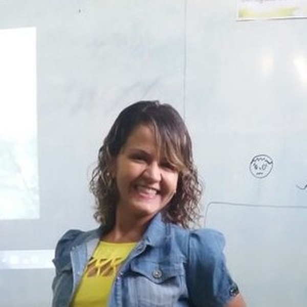 LUDMILA - Professor de geografia - Uberlândia