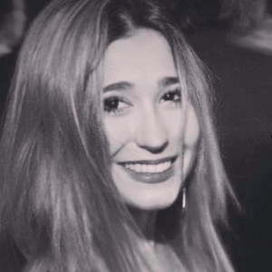 Laura - Prof de philosophie - Paris