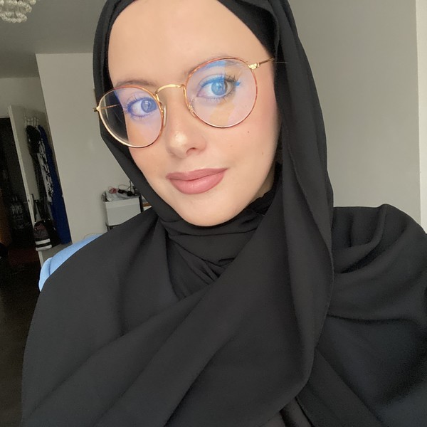 Yasmine - Prof de marketing - Paris