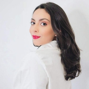 Camila - Prof de estética - Jardim das Flores