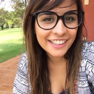 Barbara - Prof de auxílio para alunos com autismo - Santo Antônio