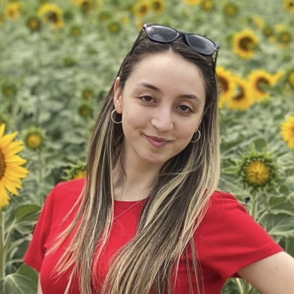 Kübra - İngilizce konuşma becerileri öğretmeni - 