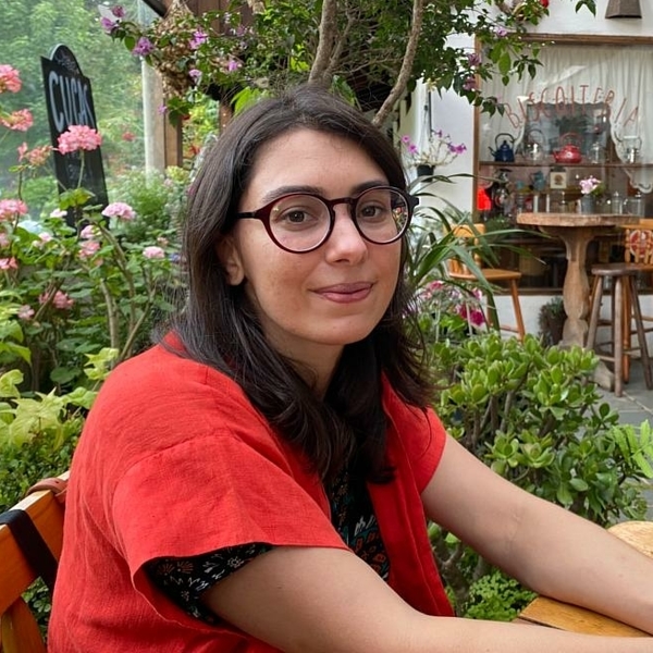 Luiza - Prof de filosofia - 