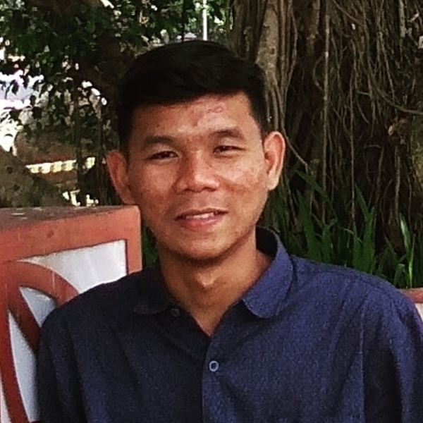 Ilham - Guru ekonomi - Mojotengah