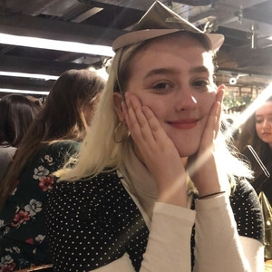 Chloe - English tutor - Exeter