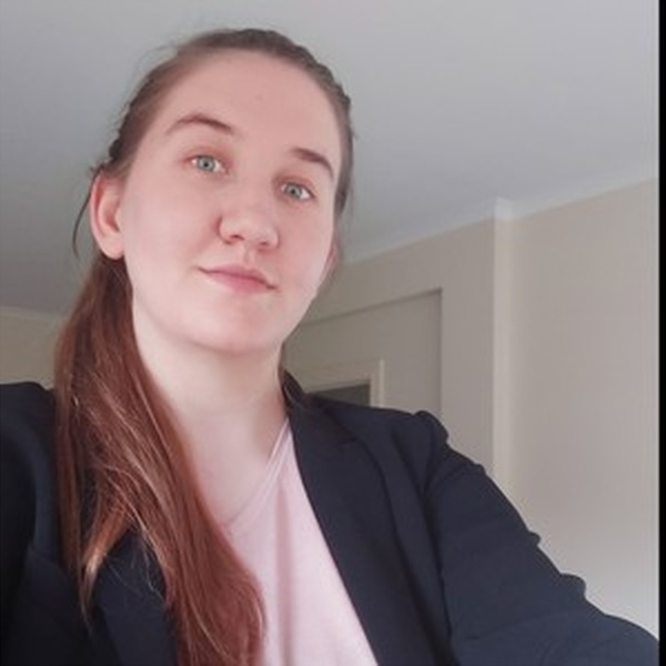 Julia - Reading tutor - Lara