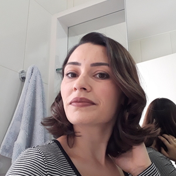 IVELINE DE FREITAS - Professor de Português - Centro 1