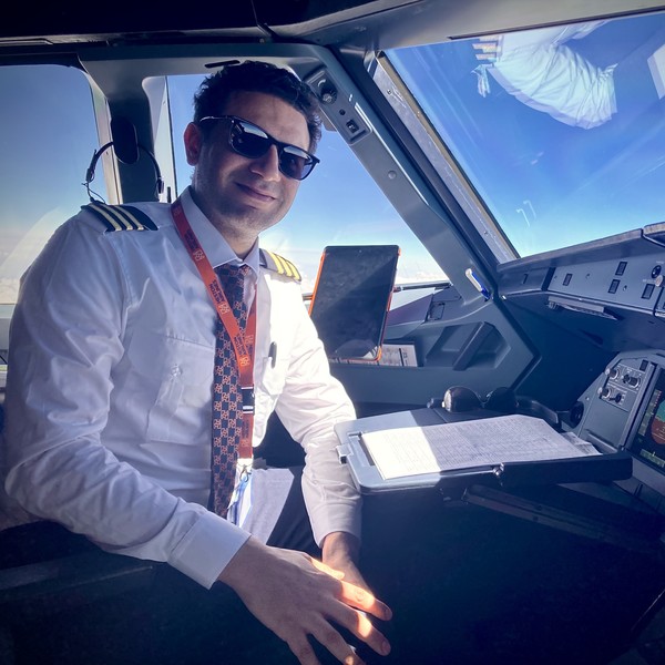 Riadh - Prof d'aviation - Paris 20e