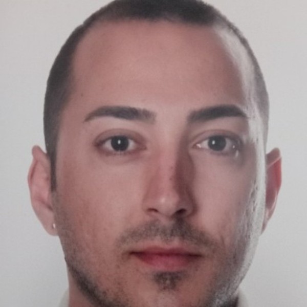 Albert - profesor de informática escolar - Pepino