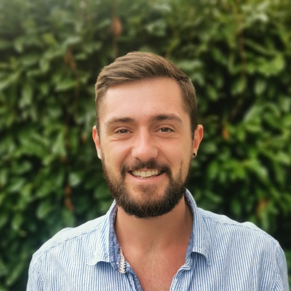 Eliott - Prof d'échecs - Martigny