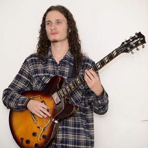 Elias - Prof de viola - 