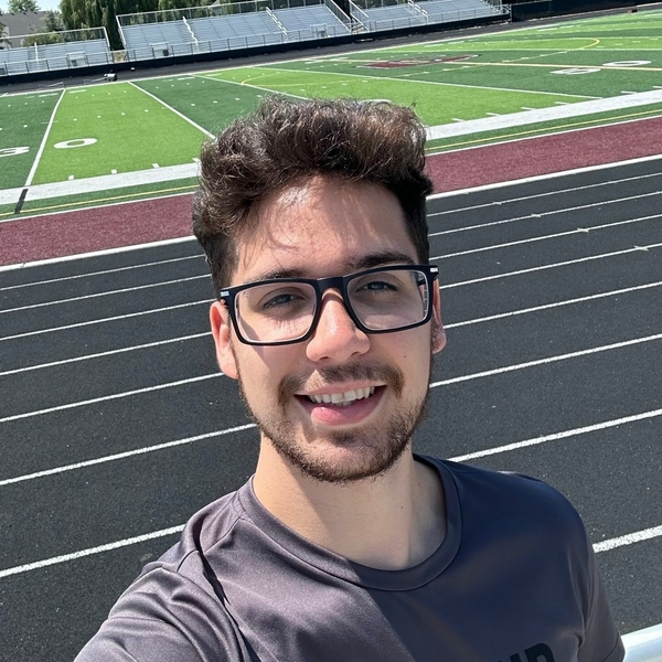 Lucas - Professor de inglês - Parque das Paineiras