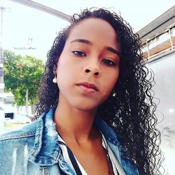 Anna - Professor de Matemática - Glória