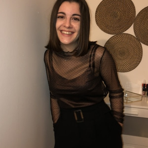 Clara - Prof d'anglais - Hinges