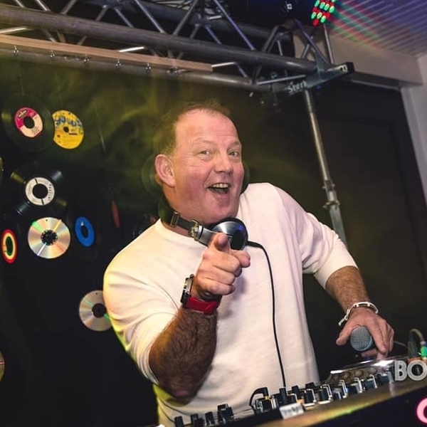 DJ DAVE - Prof muziekles - Breda