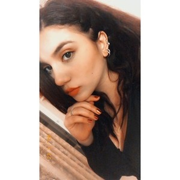 Sezen - İngilizce konuşma becerileri öğretmeni - İzmir