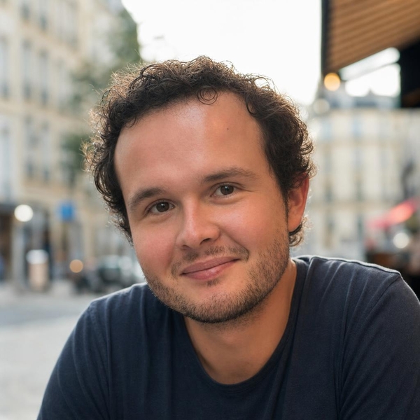 Hugo - Profesor de sociología - Madrid