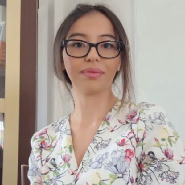 Betül - Türkçe öğretmeni - 