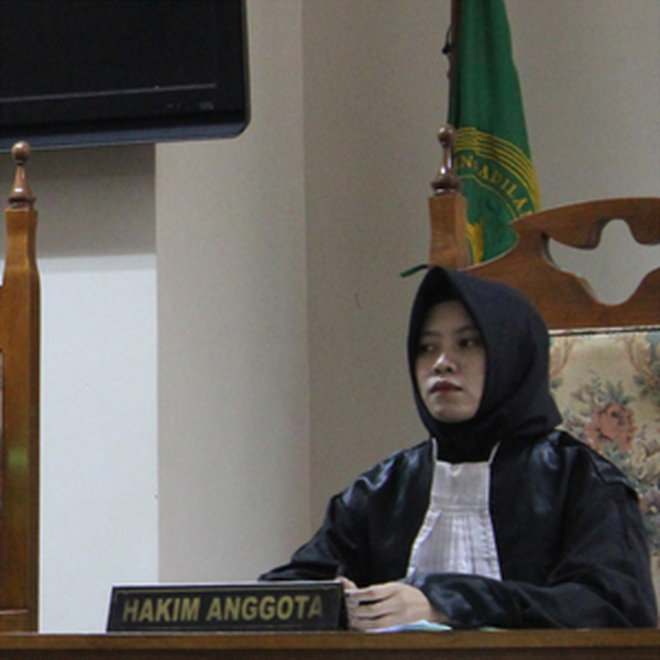 Vina Ainin - Guru hukum perdata - Kecamatan Gajahmungkur