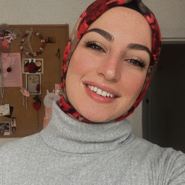 Fatma Nur - Tarih öğretmeni - 