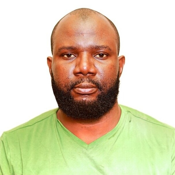 Ismail - Prof de réseaux informatiques - Paris
