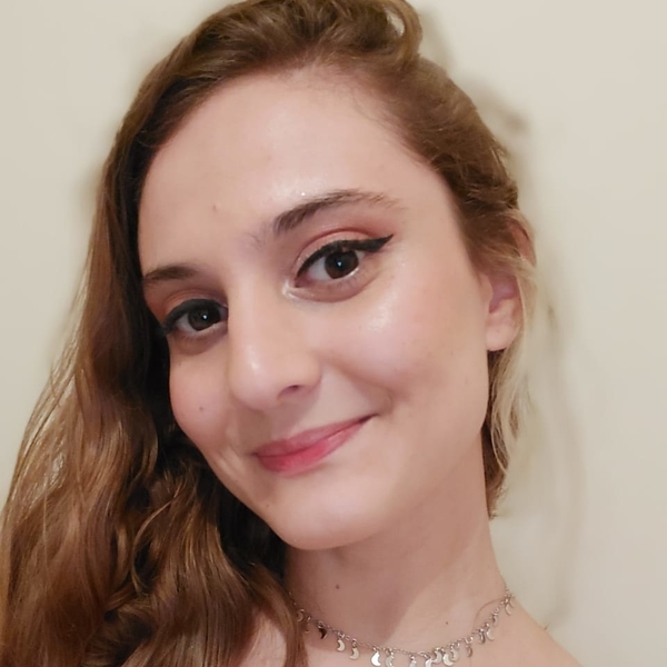 Maria - Professor de biologia - Vitória