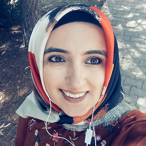 Zehra - Dilbilgisi öğretmeni - 