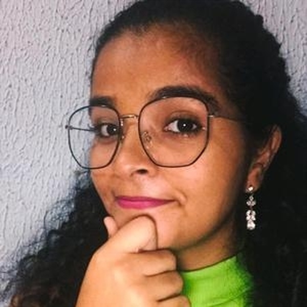 Lillian - Professor de marketing - Pacajus