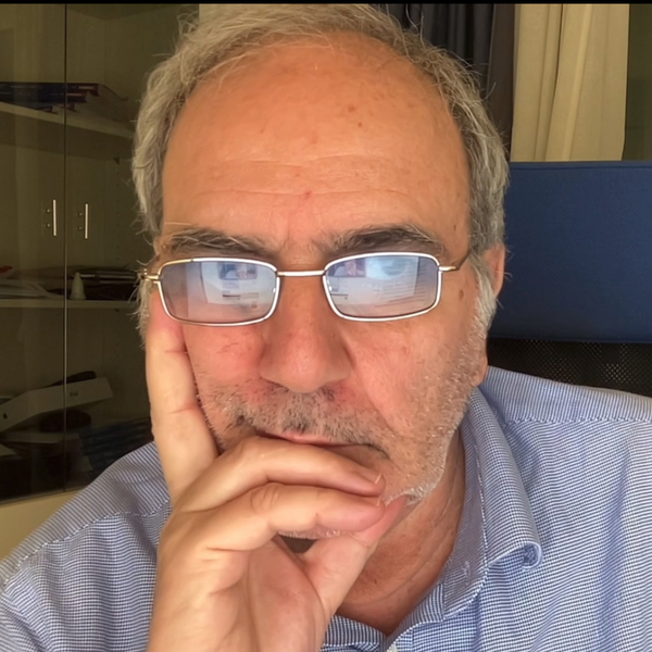 Vincenzo - Insegnante di matematica - Napoli