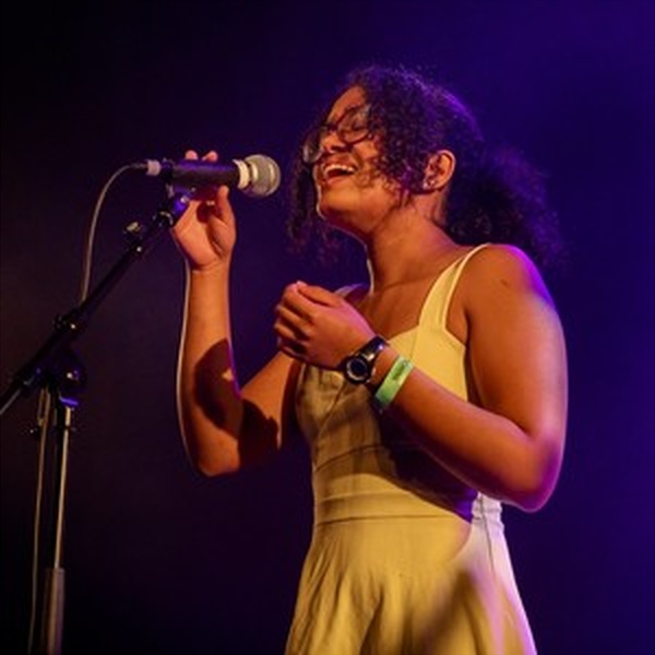 Chloé - Prof d'éducation musicale - Tours