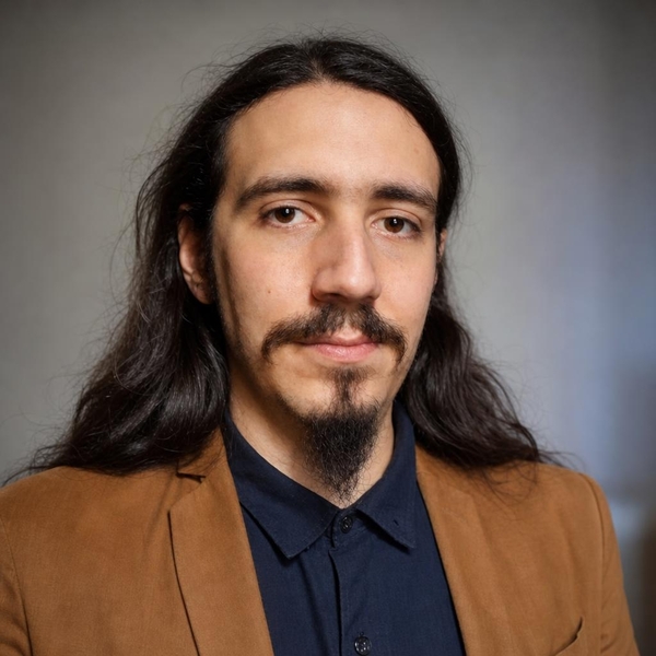 Pedro - Professor de História (Ensino Superior) - Vila Nair