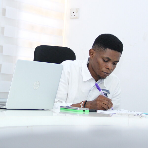 Honest - Graphic design tutor - Abuja