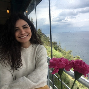 Tuğçe - Dilbilgisi öğretmeni - İstanbul