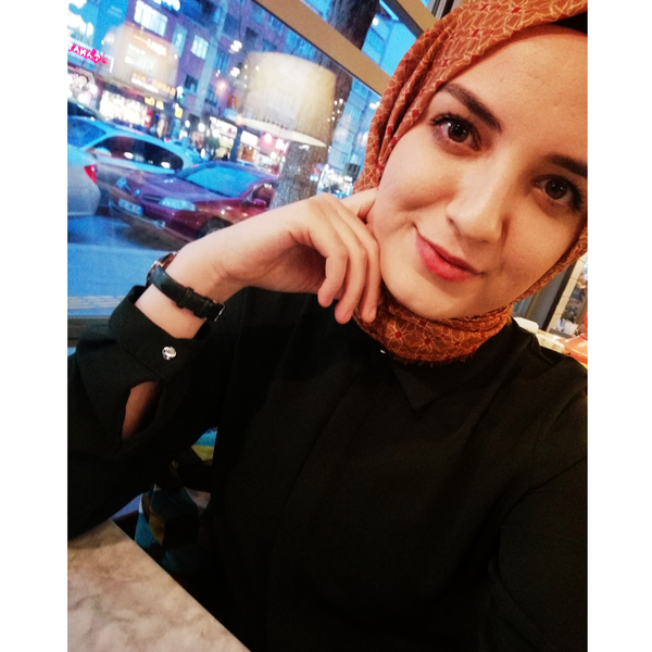 Emine - Dilbilgisi öğretmeni - Eskişehir