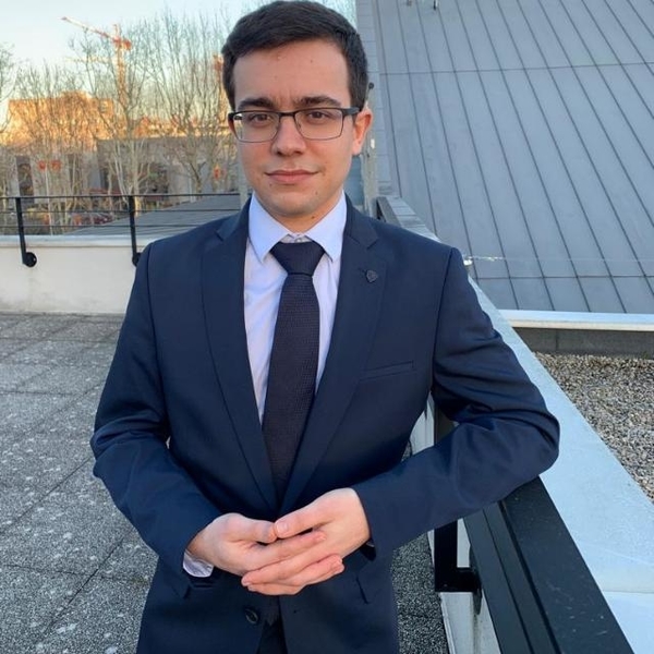 Nathanaël - Prof de droit - Paris 12e