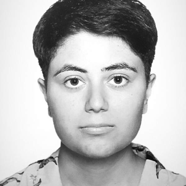 Miray - Dilbilgisi öğretmeni - Mersin