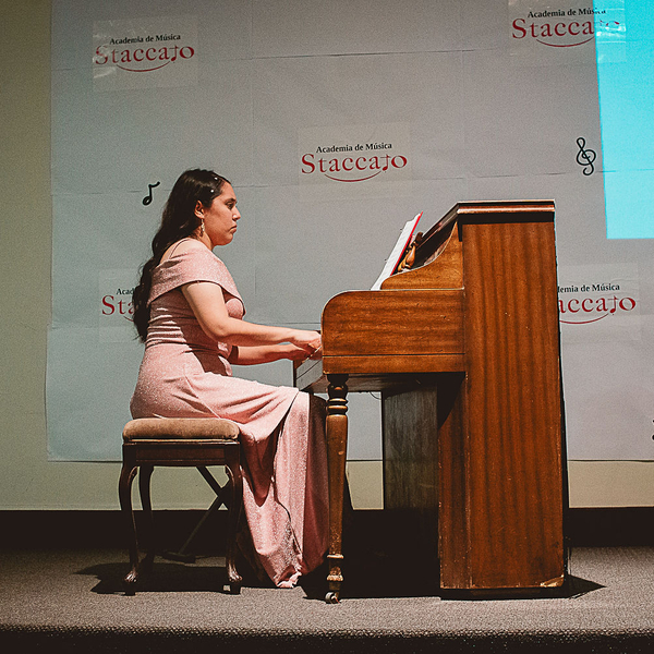Grecia Kristel - Profesor de canto - Hermosillo
