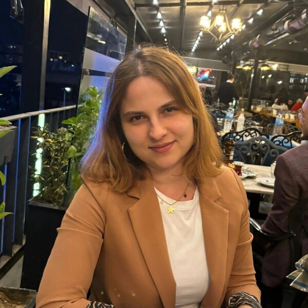 Bihter - Kimya öğretmeni - 