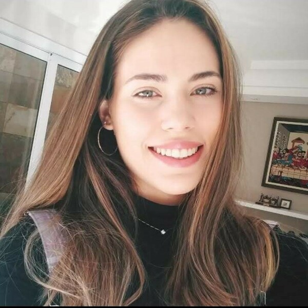 Larissa - Prof de explicações - Uberaba (Curitiba)